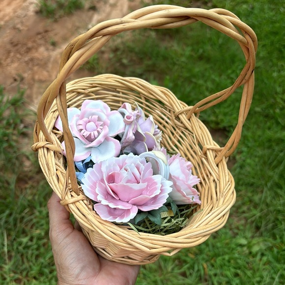 VINTAGE FLOWERS BASKET - Picture 8 of 16